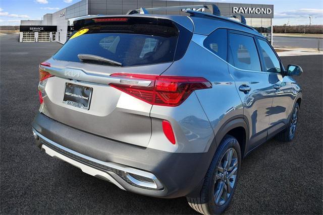 Photo of 2023 Steel Gray Kia Seltos