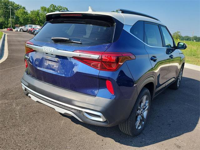 Photo of 2023 Dark Ocean Blue/White Roof Kia Seltos