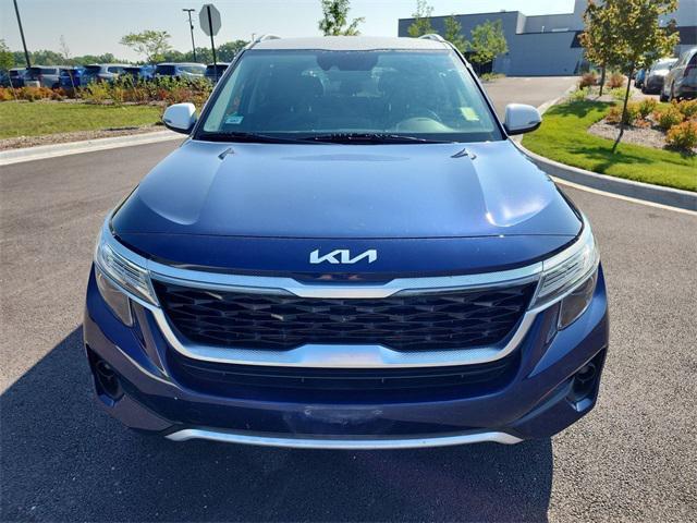 Photo of 2023 Dark Ocean Blue/White Roof Kia Seltos