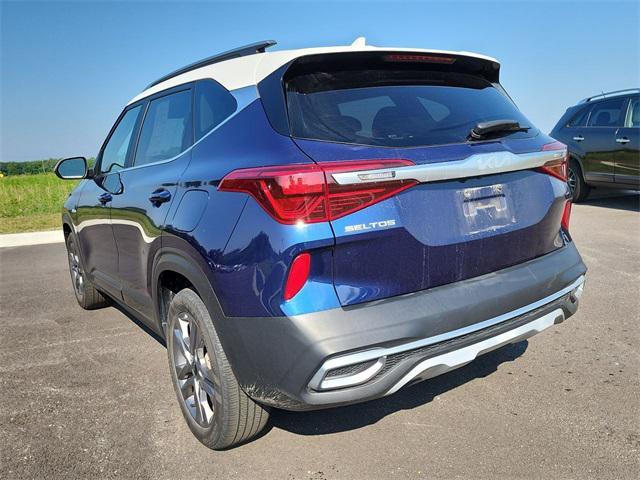 Photo of 2023 Dark Ocean Blue/White Roof Kia Seltos