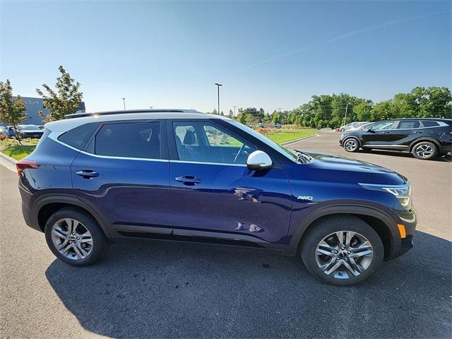 Photo of 2023 Dark Ocean Blue/White Roof Kia Seltos