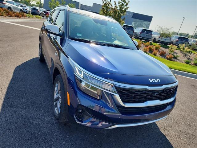 Photo of 2023 Dark Ocean Blue/White Roof Kia Seltos
