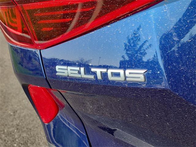 Photo of 2023 Dark Ocean Blue/White Roof Kia Seltos