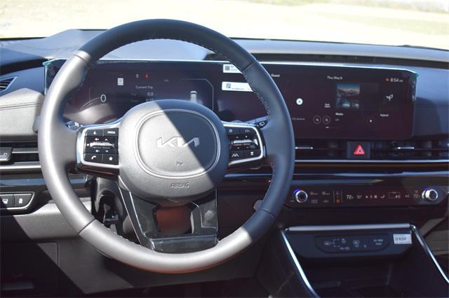 Photo of 2025 Aurora Black Pearl Kia Carnival Hybrid