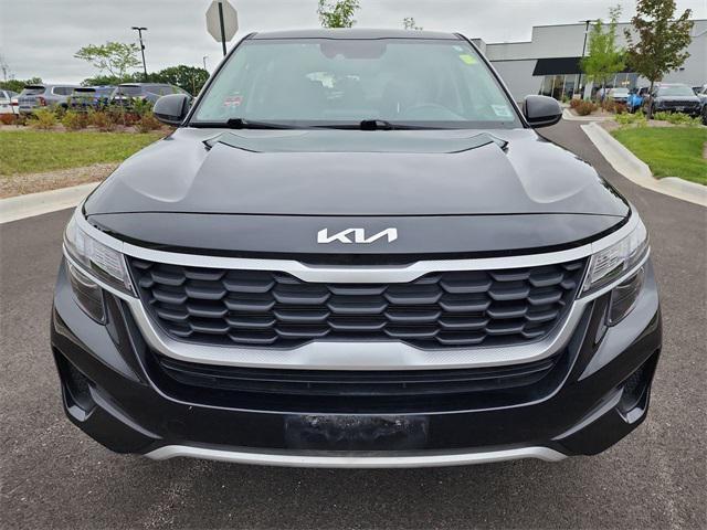 Photo of 2023 Cherry Black Kia Seltos