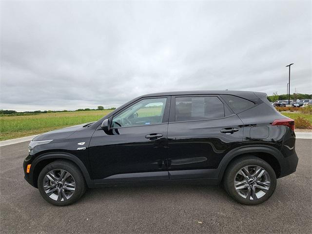 Photo of 2023 Cherry Black Kia Seltos