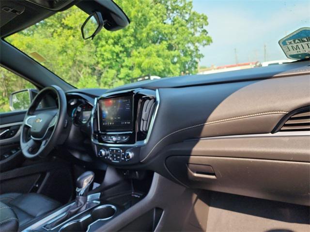 Photo of 2022 Summit White Chevrolet Traverse