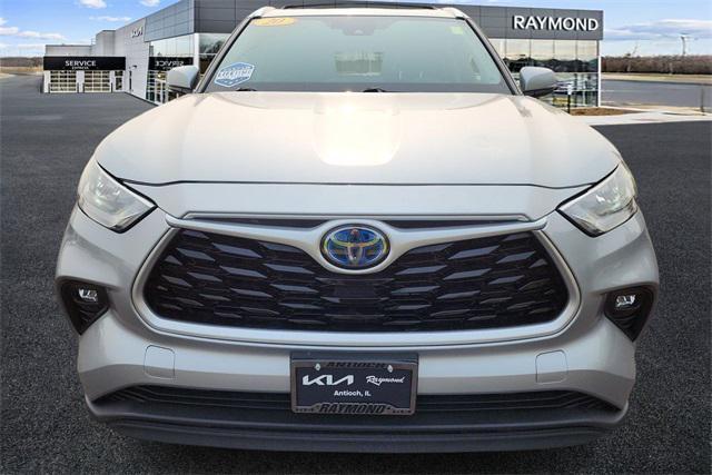 Photo of 2020 Celestial Silver Toyota Highlander Hybrid