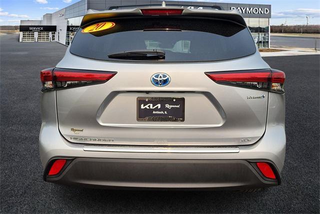 Photo of 2020 Celestial Silver Toyota Highlander Hybrid