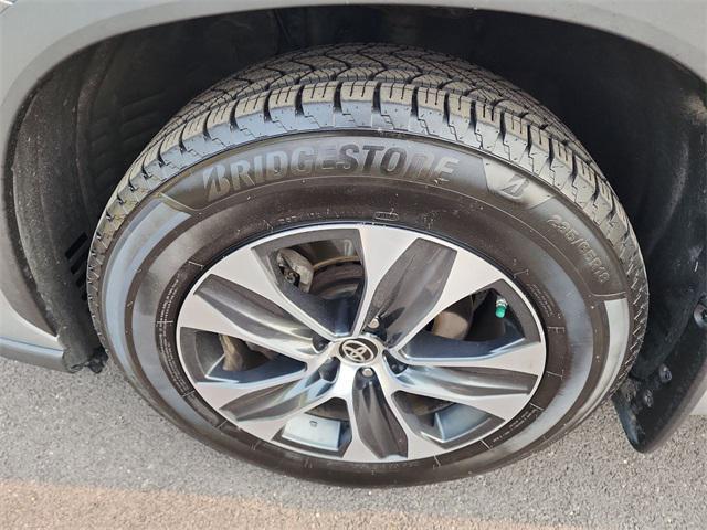 Photo of 2020 Celestial Silver Toyota Highlander Hybrid