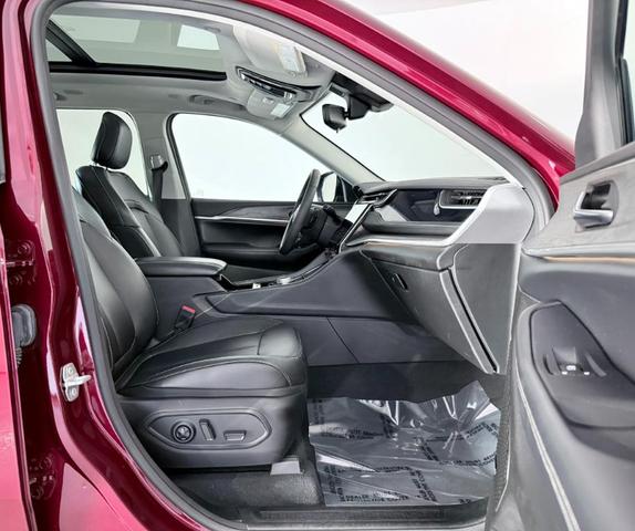 Photo of 2022 Red Jeep Grand Cherokee 4xe