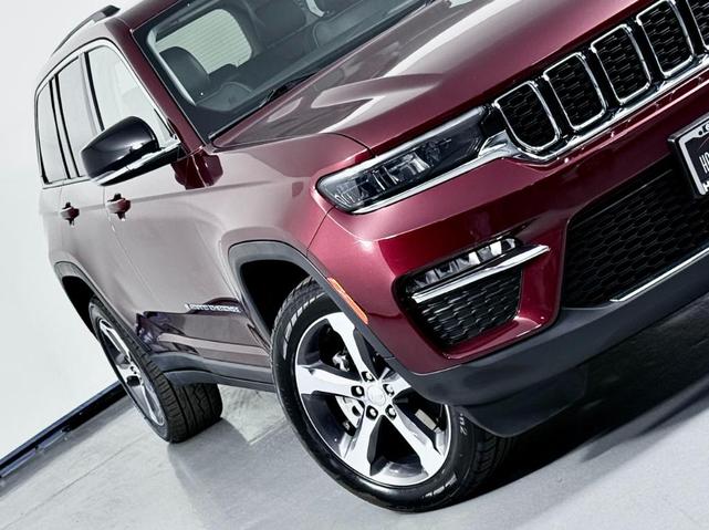 Photo of 2022 Red Jeep Grand Cherokee 4xe