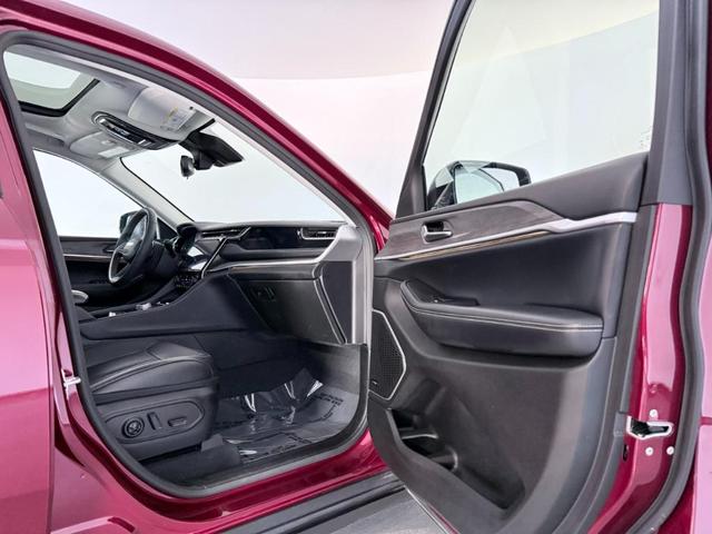 Photo of 2022 Red Jeep Grand Cherokee 4xe