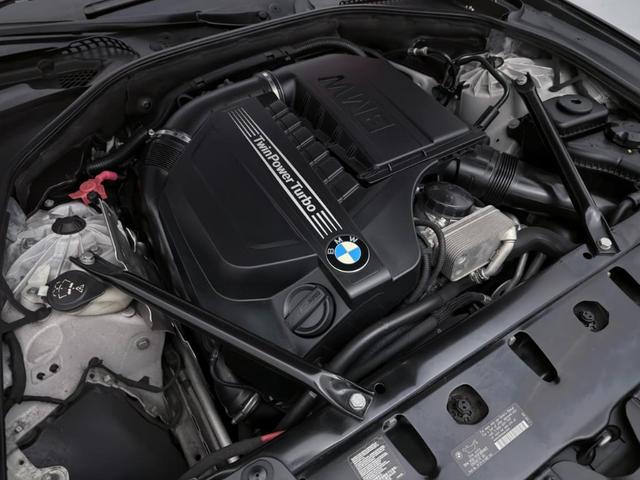 Photo of 2014 Silver BMW 535