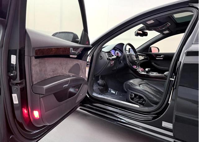 Photo of 2018 Mythos Black Metallic Audi A8