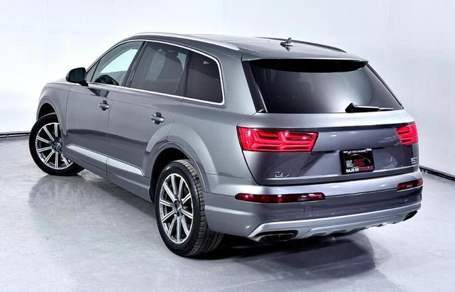 Photo of 2017 Graphite Gray Metallic Audi Q7