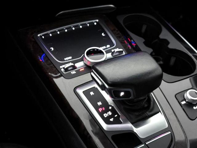 Photo of 2017 Graphite Gray Metallic Audi Q7