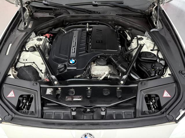 Photo of 2014 White BMW 535