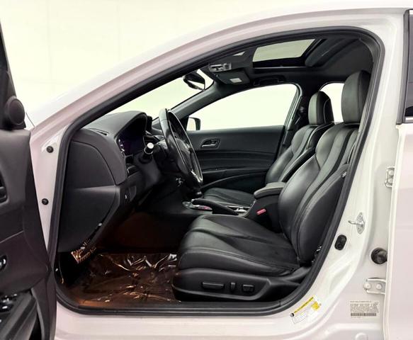 Photo of 2021 White Acura ILX