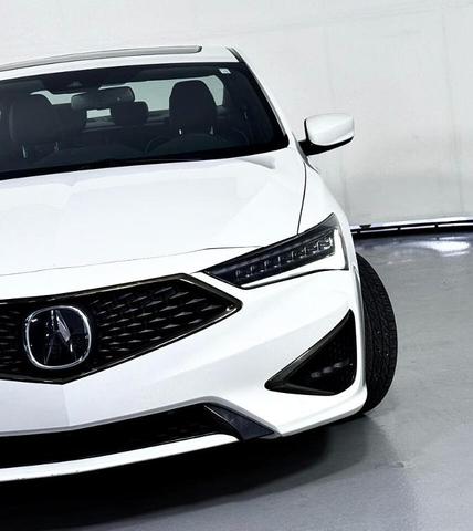 Photo of 2021 White Acura ILX