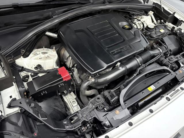 Photo of 2018 Fuji White Jaguar F-PACE