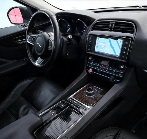 Photo of 2018 Fuji White Jaguar F-PACE
