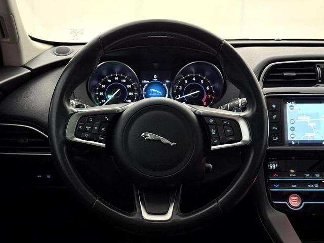Photo of 2018 Fuji White Jaguar F-PACE