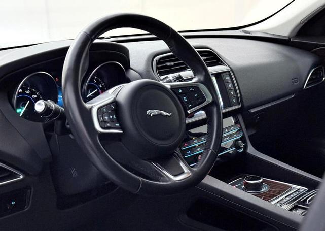 Photo of 2018 Fuji White Jaguar F-PACE