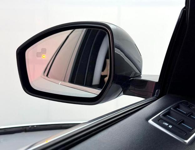 Photo of 2018 Fuji White Jaguar F-PACE