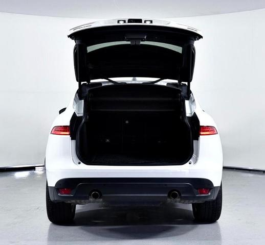 Photo of 2018 Fuji White Jaguar F-PACE
