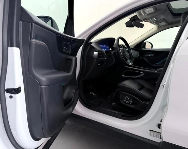 Photo of 2020 Fuji White Jaguar F-PACE