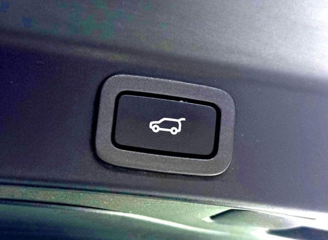 Photo of 2020 Fuji White Jaguar F-PACE