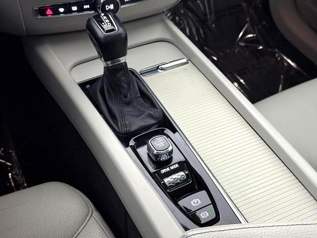 Photo of 2018 White Volvo XC60