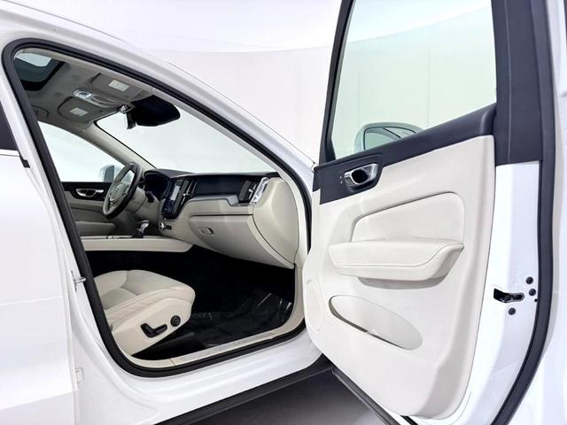 Photo of 2018 White Volvo XC60