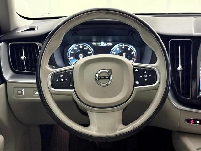 Photo of 2018 White Volvo XC60