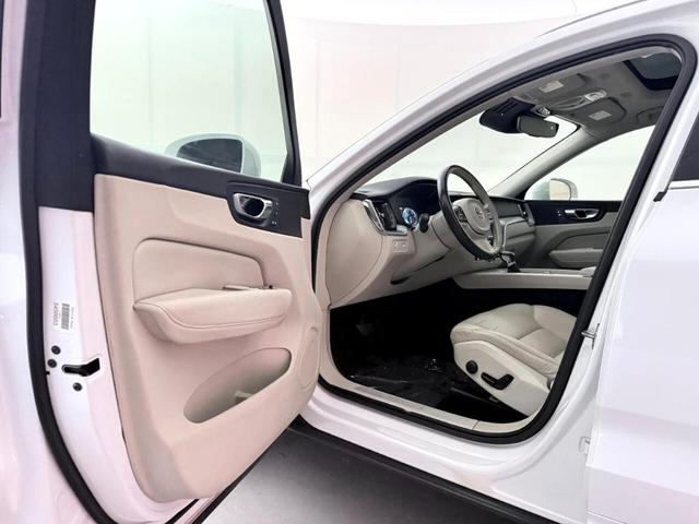 Photo of 2018 White Volvo XC60