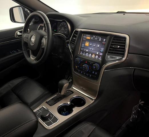 Photo of 2017 Gray Jeep Grand Cherokee