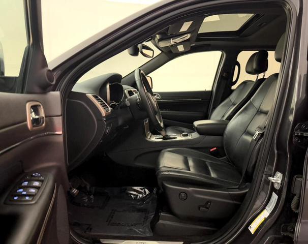 Photo of 2017 Gray Jeep Grand Cherokee