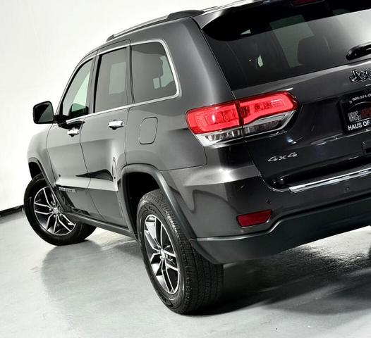 Photo of 2017 Gray Jeep Grand Cherokee
