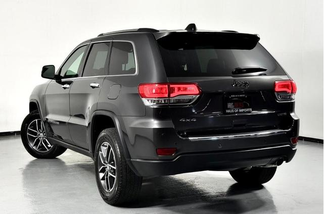 Photo of 2017 Gray Jeep Grand Cherokee