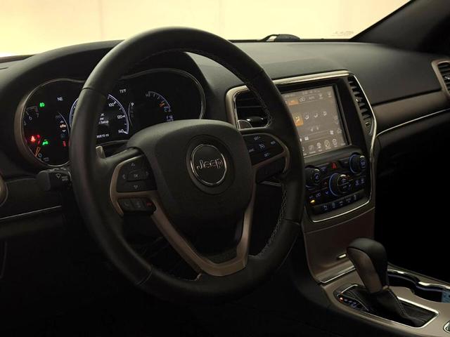 Photo of 2017 Gray Jeep Grand Cherokee