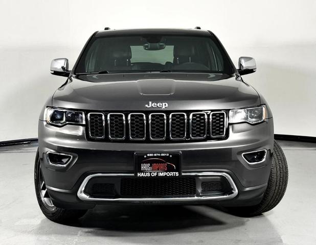 Photo of 2017 Gray Jeep Grand Cherokee