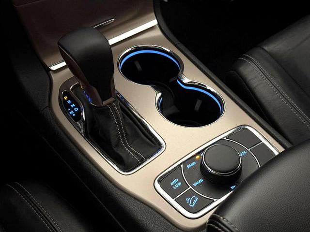 Photo of 2017 Gray Jeep Grand Cherokee
