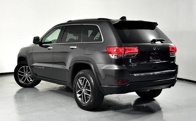 Photo of 2017 Gray Jeep Grand Cherokee