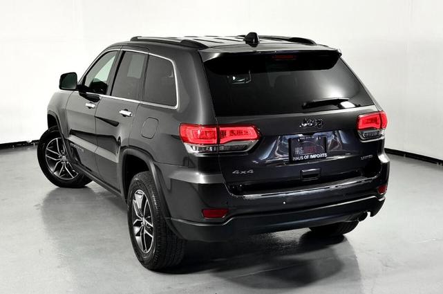 Photo of 2017 Gray Jeep Grand Cherokee