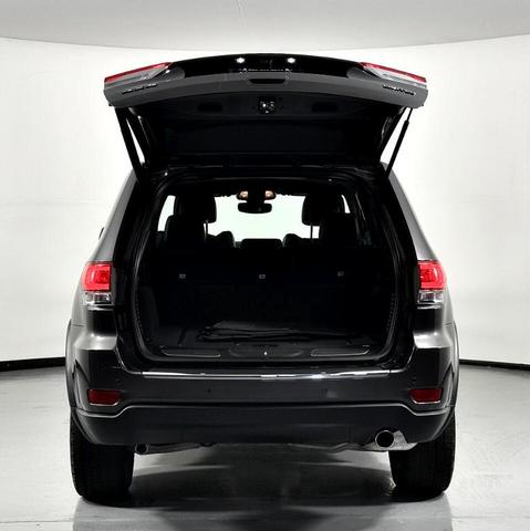 Photo of 2017 Gray Jeep Grand Cherokee