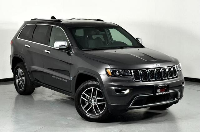 Photo of 2017 Gray Jeep Grand Cherokee