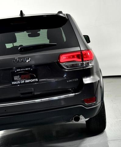 Photo of 2017 Gray Jeep Grand Cherokee