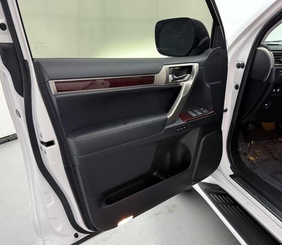Photo of 2019 White Lexus GX 460
