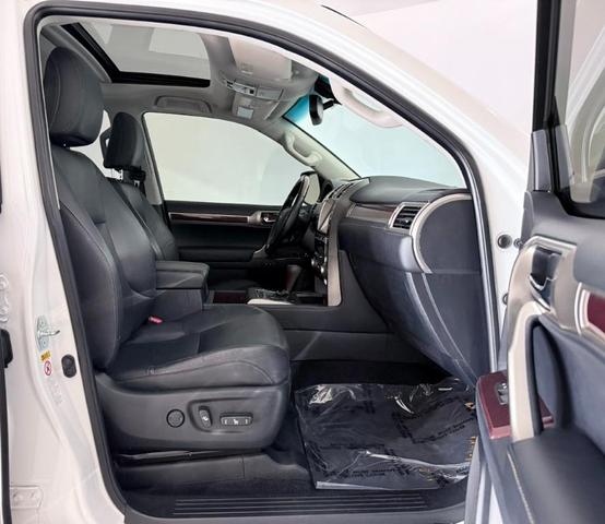 Photo of 2019 White Lexus GX 460